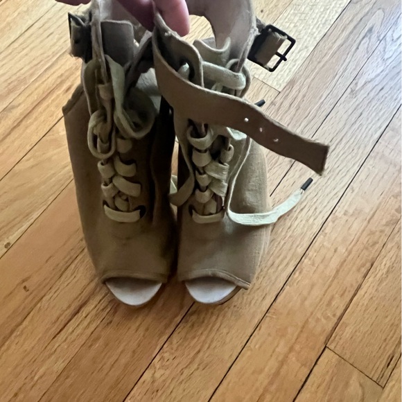 Stylish Tan Women's Open-Toe Shoes - Picture 2 of 4